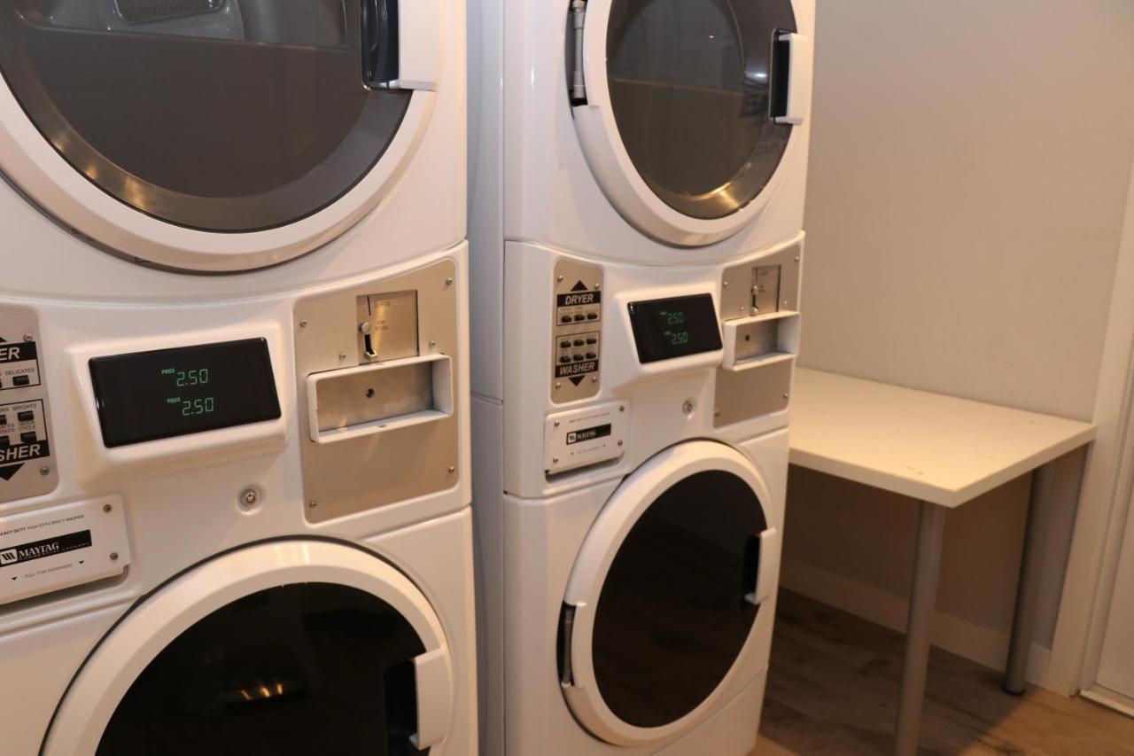 A Stylish Stay W/ A Queen Bed, Heated Floors.. #37 Brookline Exteriör bild