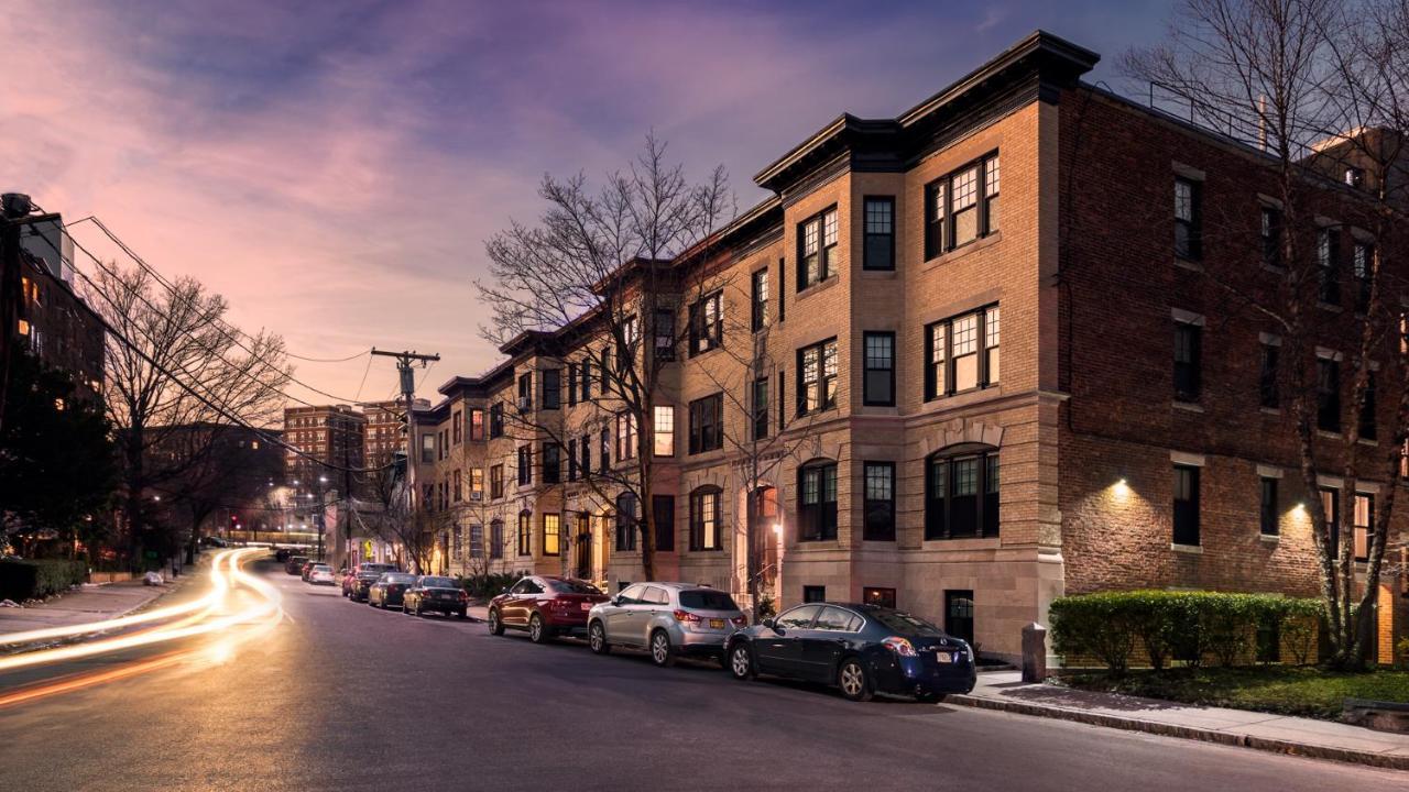 A Stylish Stay W/ A Queen Bed, Heated Floors.. #37 Brookline Exteriör bild