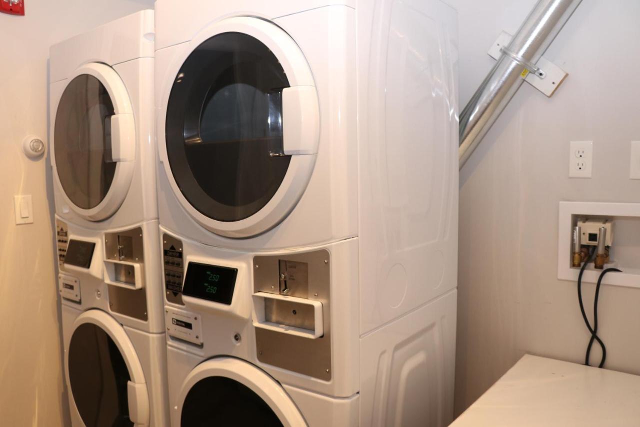 A Stylish Stay W/ A Queen Bed, Heated Floors.. #37 Brookline Exteriör bild